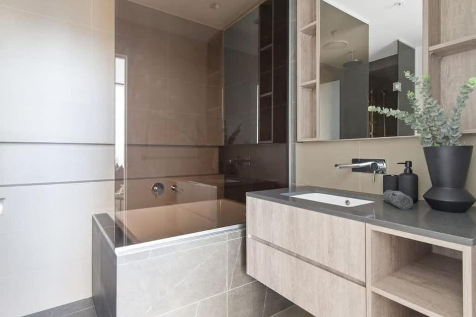A 2BR Apt with Amazing City Views, FREE Parking Apartment in Melbourne
