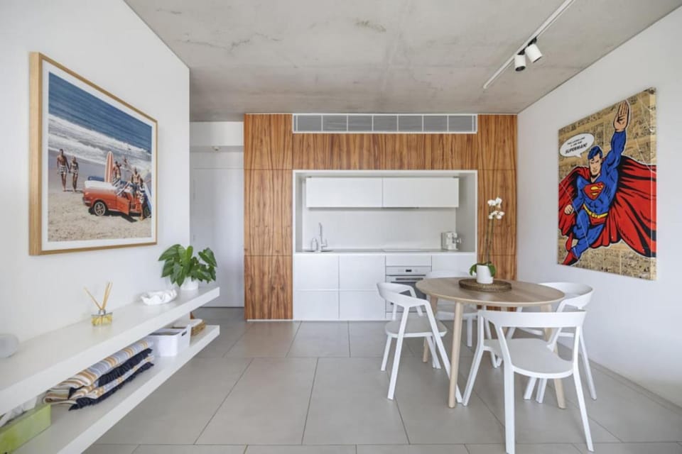 Modern Beach Ocean View 1 BDR Parking Balcony AC Apartment in Sydney