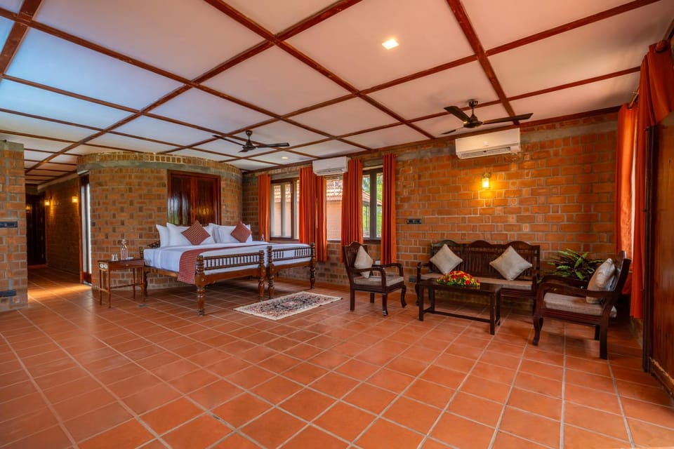 Bed, Photo of the whole room, Seating area, Bedroom
