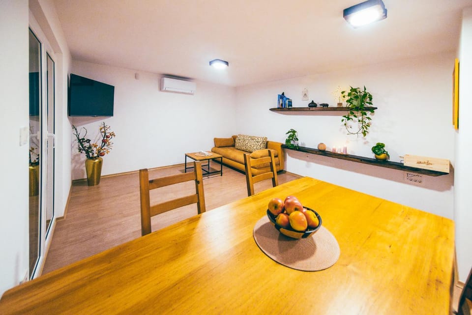 TV and multimedia, Kitchen or kitchenette, Living room, Seating area, Dining area, air conditioner