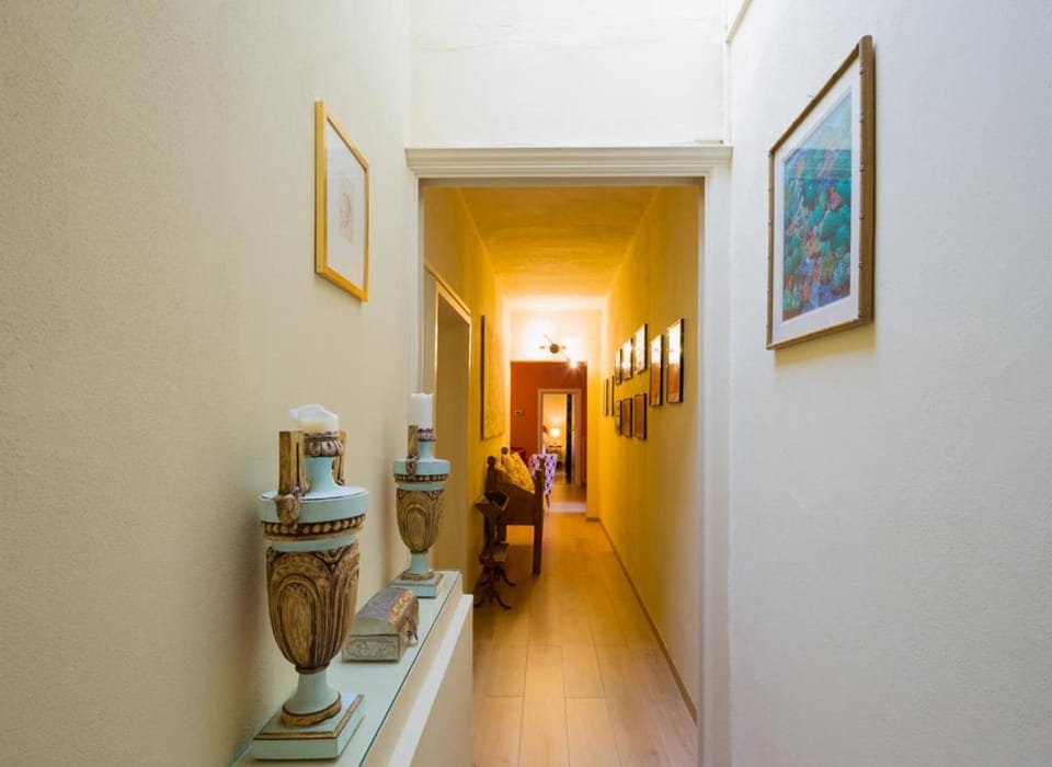 Facade/entrance, Photo of the whole room