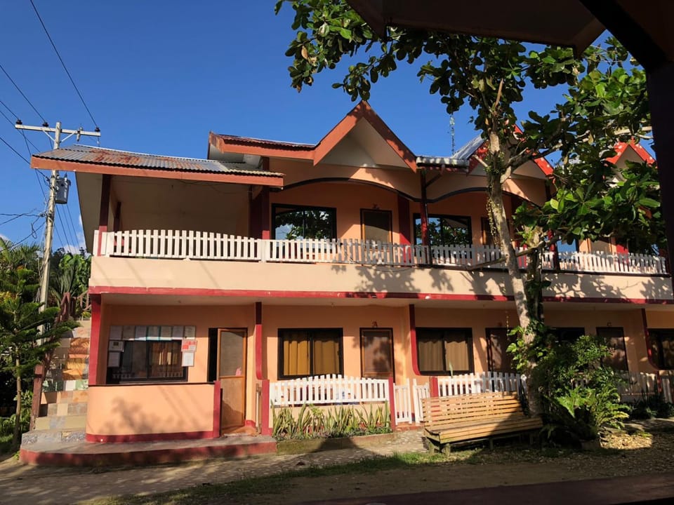 JBR Tourist Inn - Port Barton Bed and Breakfast in San Vicente