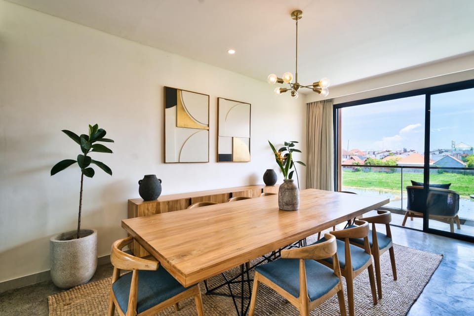 View (from property/room), Seating area, Dining area