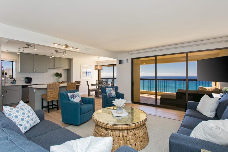 Natural landscape, TV and multimedia, Kitchen or kitchenette, Living room, Seating area, Dining area, Sea view