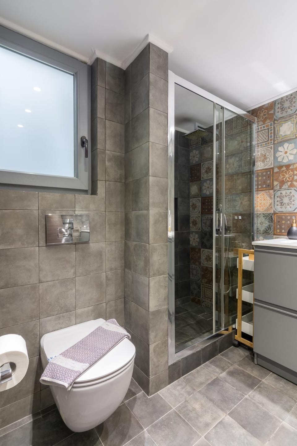 Shower, Toilet, Bathroom, towels