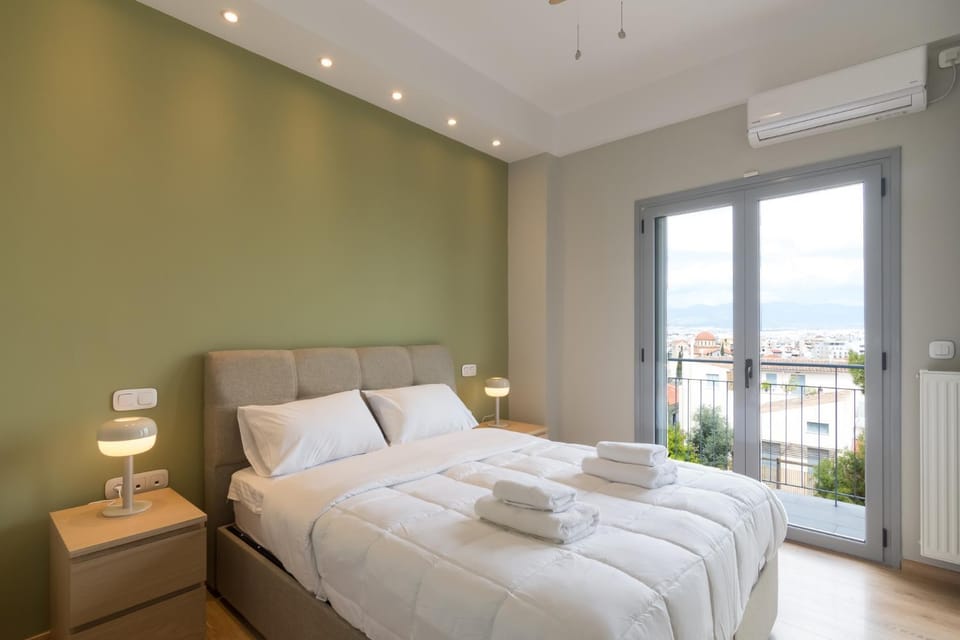 Bed, Bedroom, towels, air conditioner