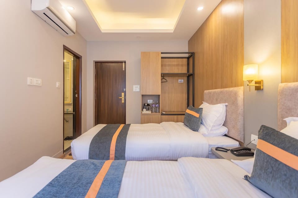 Bed, TV and multimedia, Living room, Photo of the whole room, Bedroom, wardrobe, air conditioner