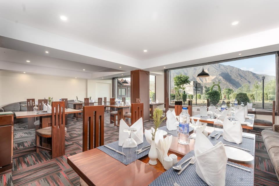 Restaurant/places to eat, Restaurant/places to eat