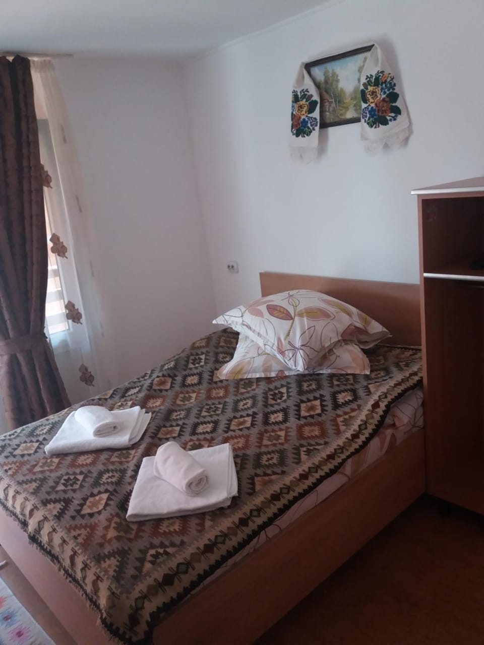 pensiunea Montana Sapinta Bed and Breakfast in Romania