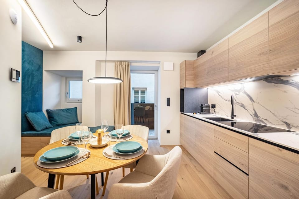 Property building, Kitchen or kitchenette, Living room