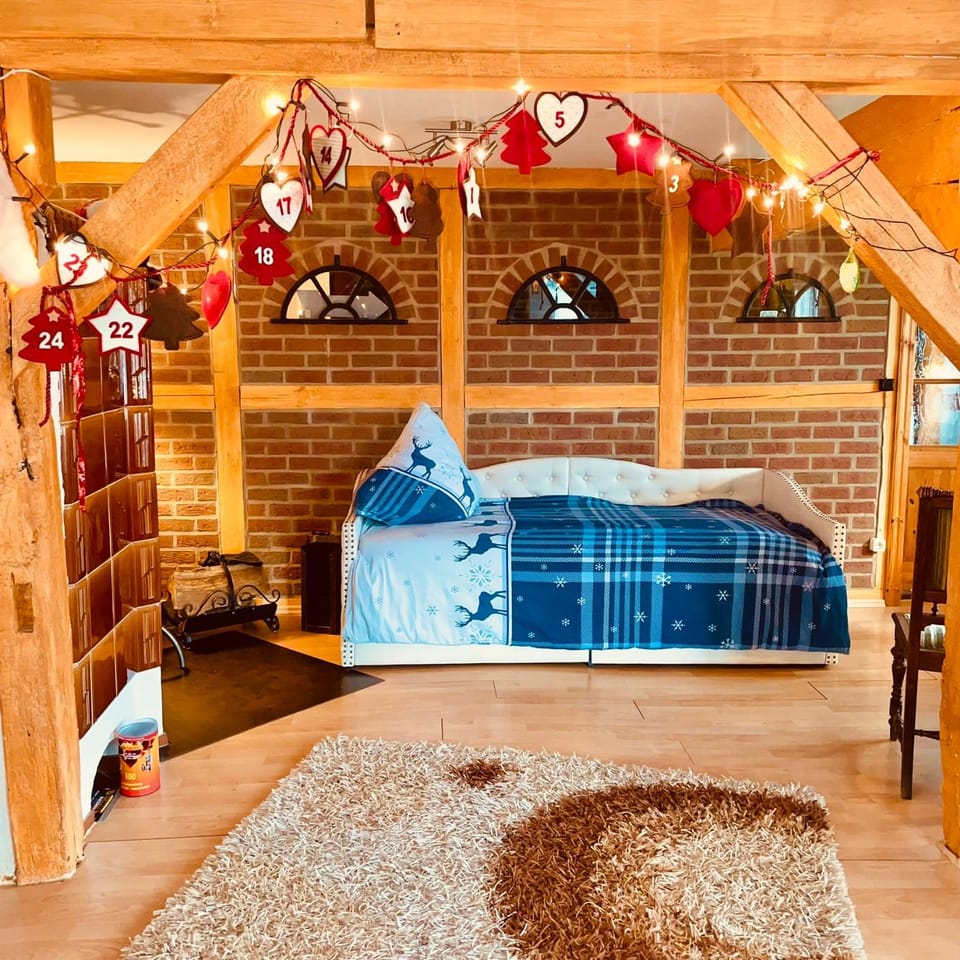 Bed, Living room, Seating area, Bedroom, fireplace, oven