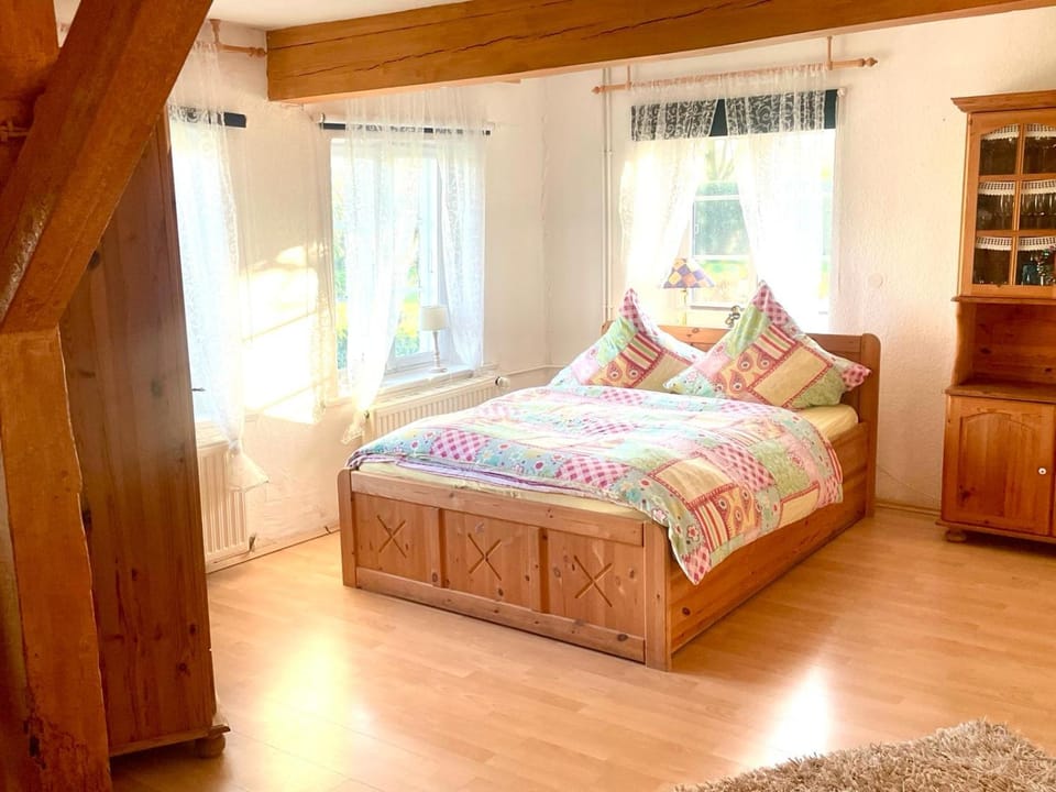 Bed, Living room, Photo of the whole room, Bedroom, wardrobe