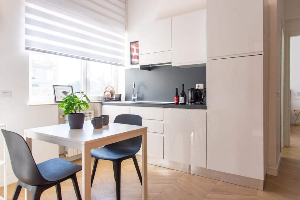 Coffee/tea facilities, Kitchen or kitchenette, Dining area, minibar, stove