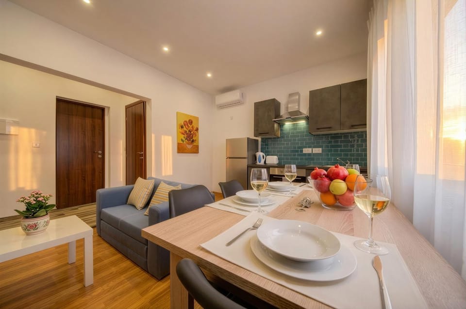 Living room, Dining area