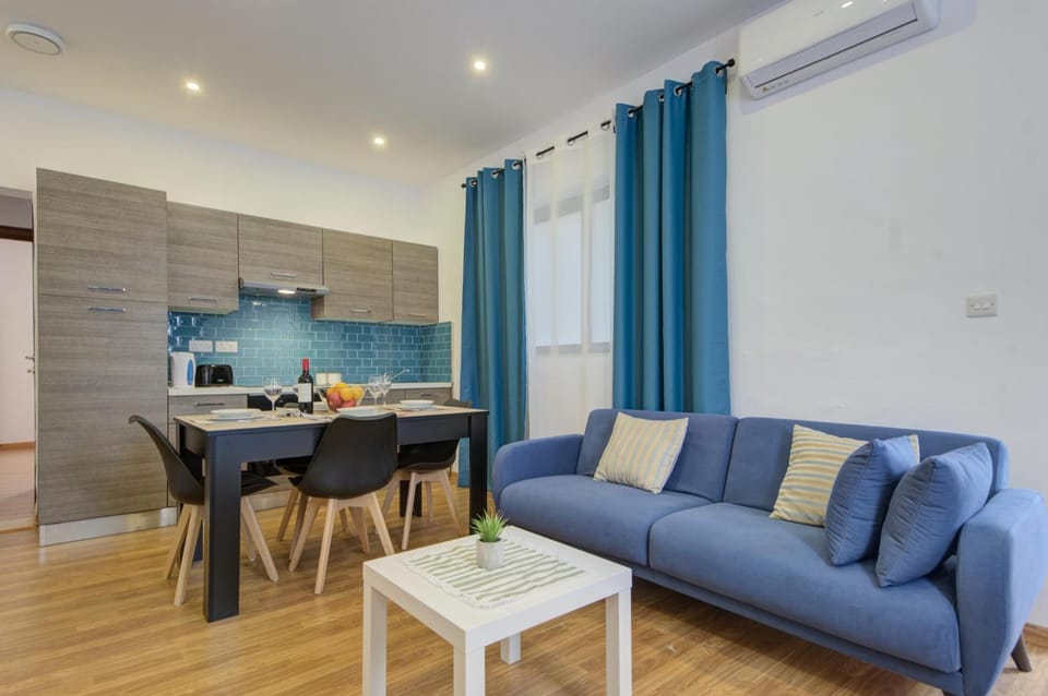 Coffee/tea facilities, Living room, Dining area, air conditioner