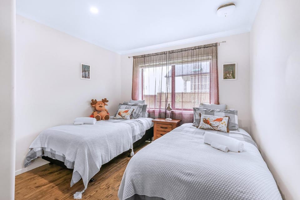 New, spacious, enjoy a quality stay in Flagstaff House in Hamilton