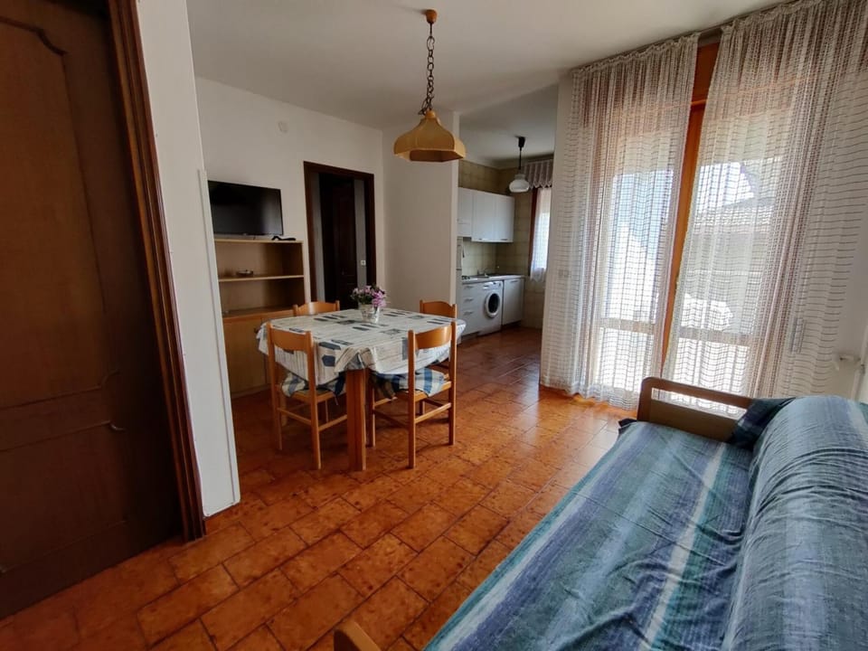 Restaurant/places to eat, Dining area, kitchen