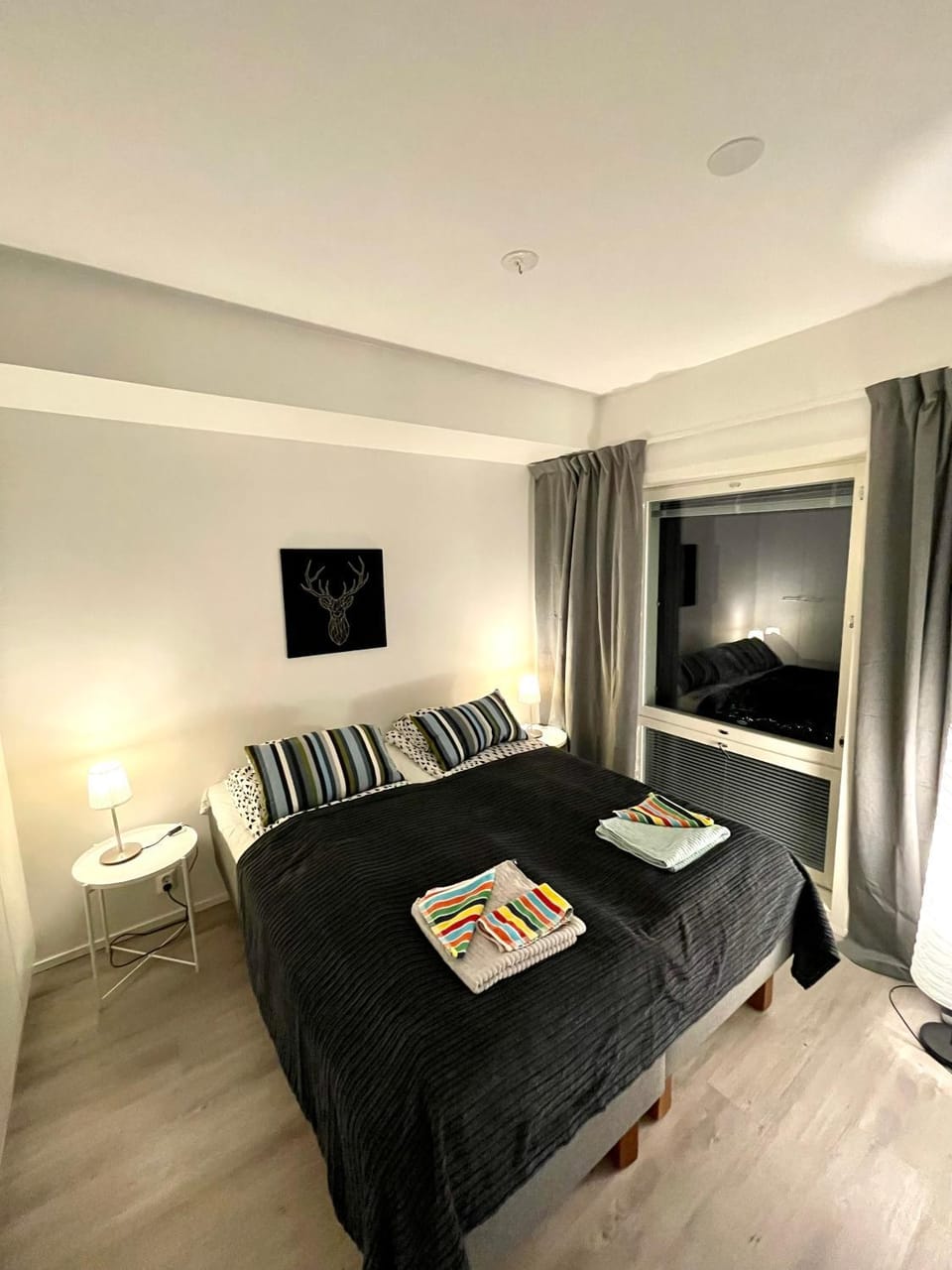 Bed, Photo of the whole room, Bedroom