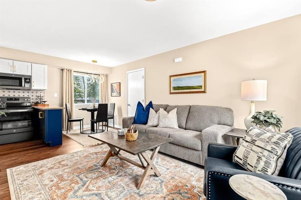 New! Pet-Friendly 1BR in the heart of Roseville! Apartment in Lake Erie