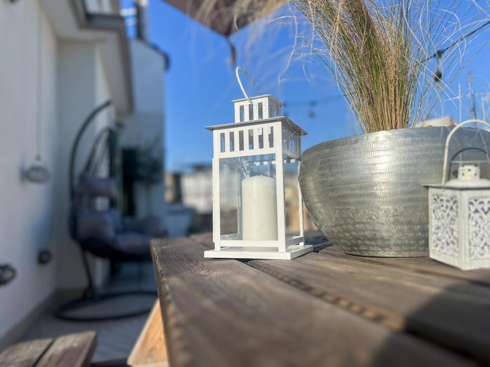 Homevision - City Chic - Cozy Balcony Bliss Apartment in Thessaloniki