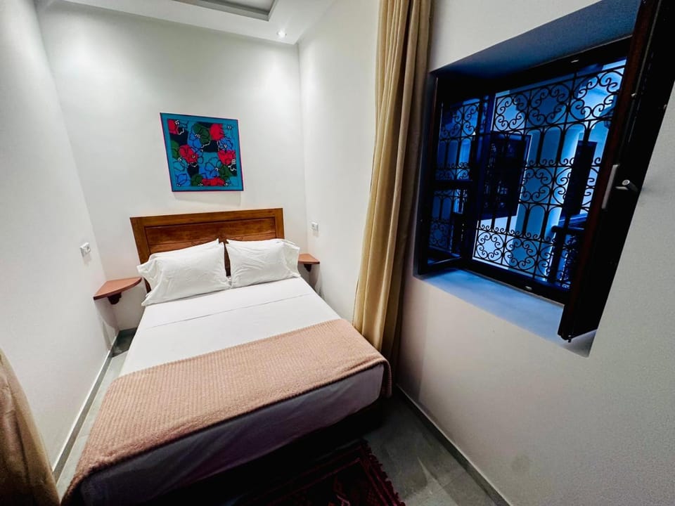 Bed, Photo of the whole room, Bedroom, air conditioner