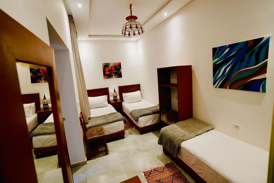 Bed, TV and multimedia, Photo of the whole room, Seating area, Bedroom, air conditioner