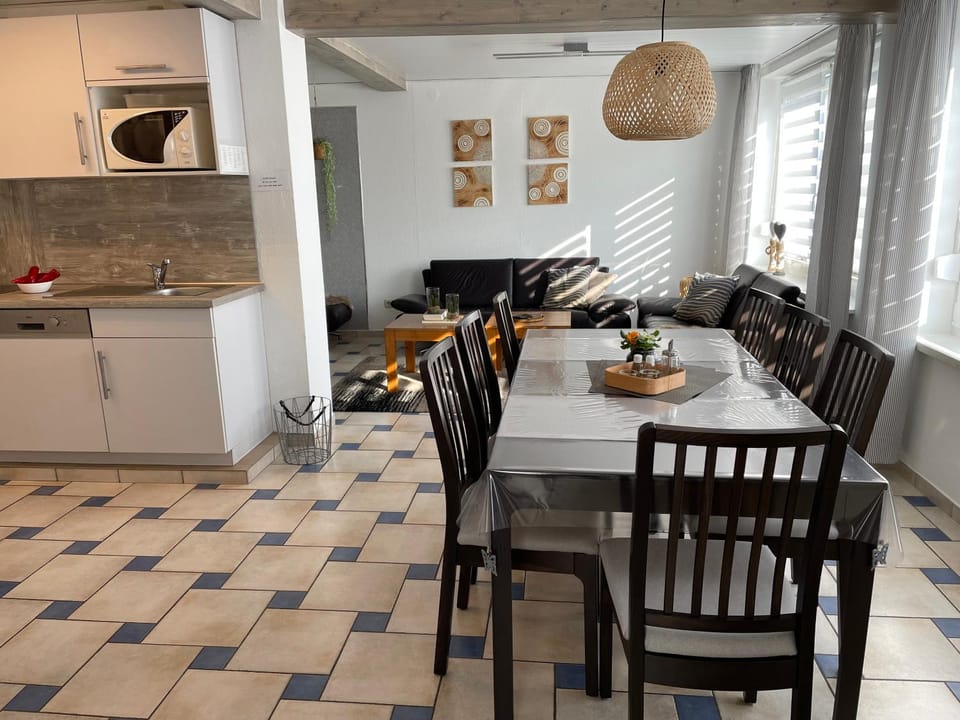 Dining area, Food