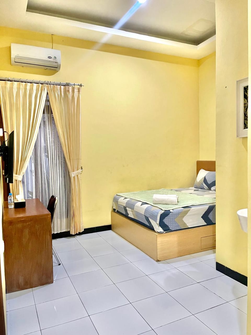 Bed, Bedroom, Area and facilities