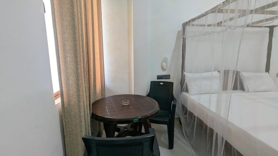 Bed, Living room, Photo of the whole room, Bedroom