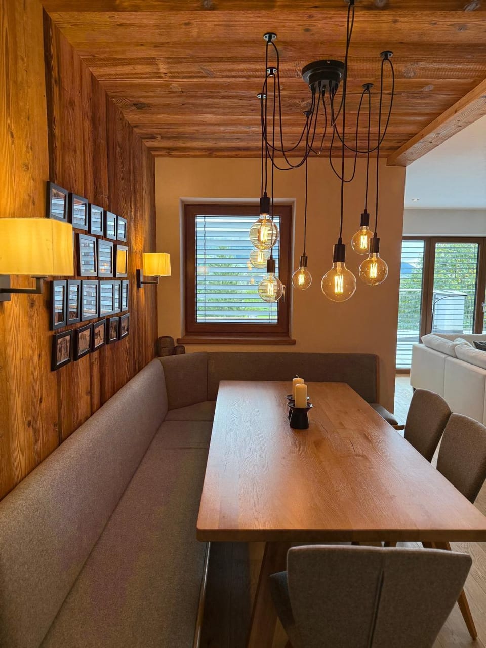 Seating area, Dining area
