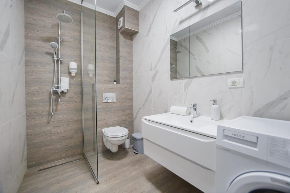 Shower, Toilet, Bathroom, washing machine