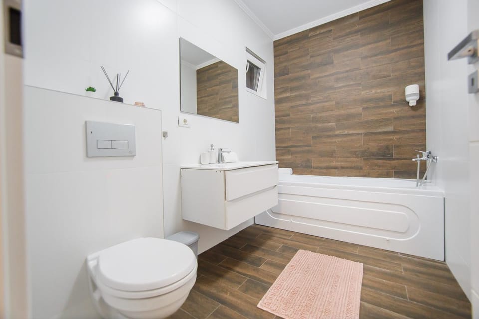 Shower, Toilet, Bathroom, Bath, towels