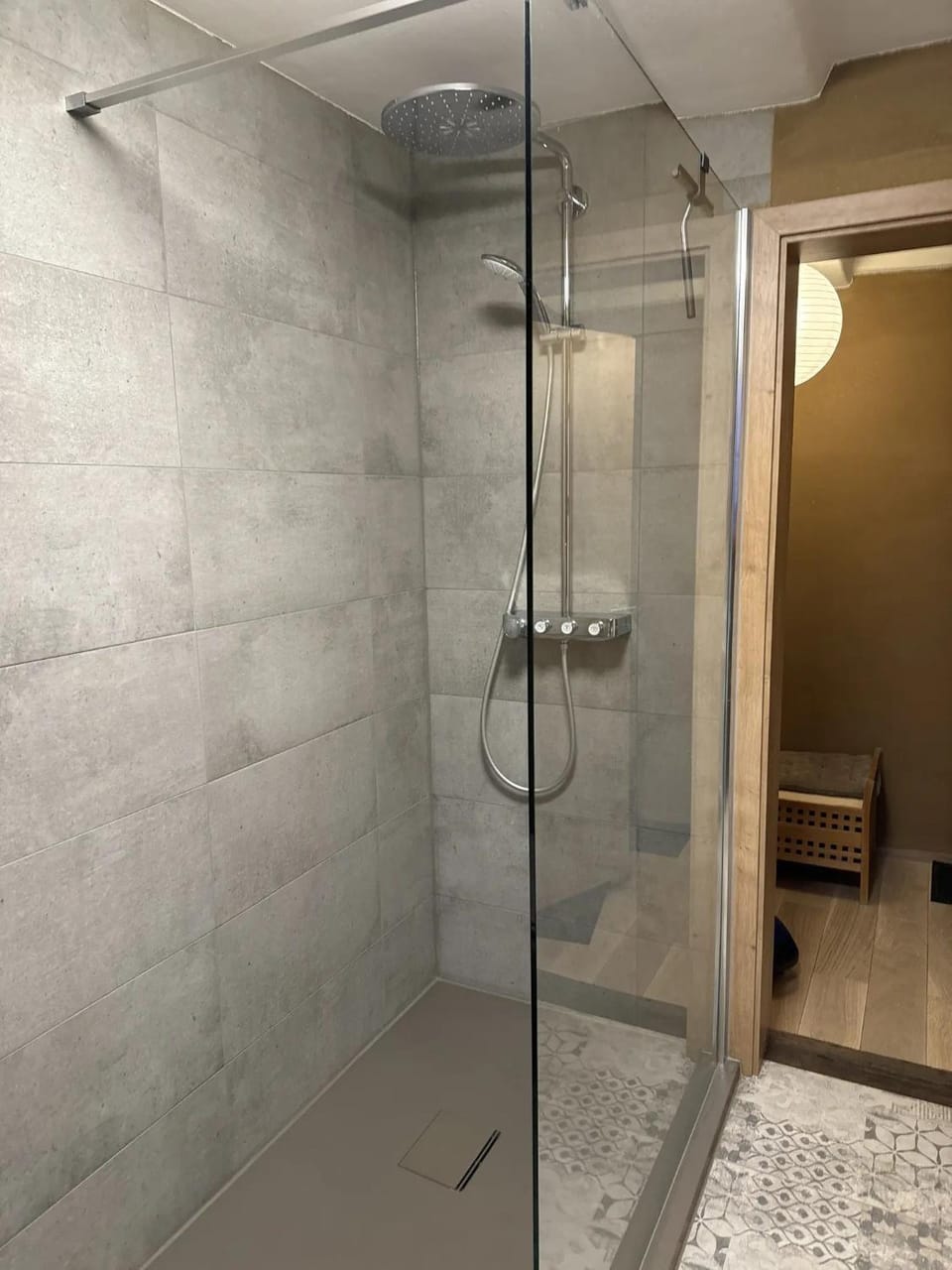 Bathroom, Living room
