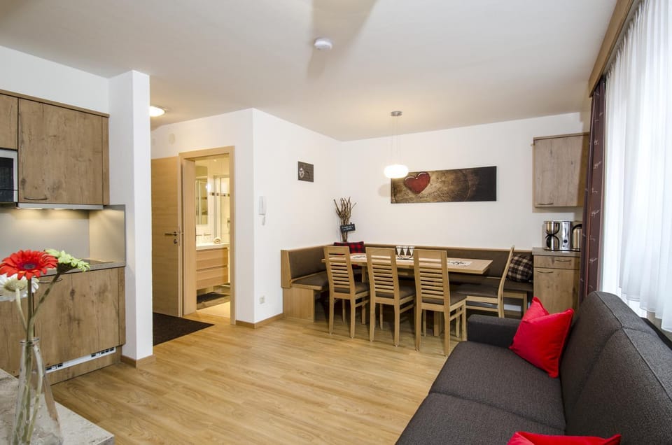 Living room, Photo of the whole room, Dining area, Bedroom, Food