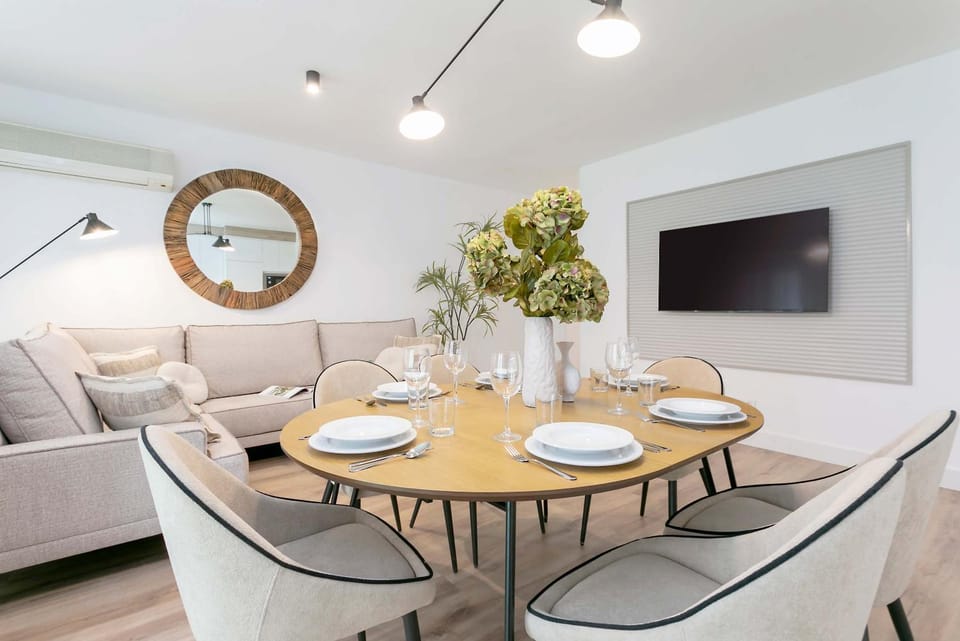 Seating area, Dining area