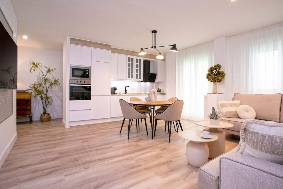 Kitchen or kitchenette, Seating area