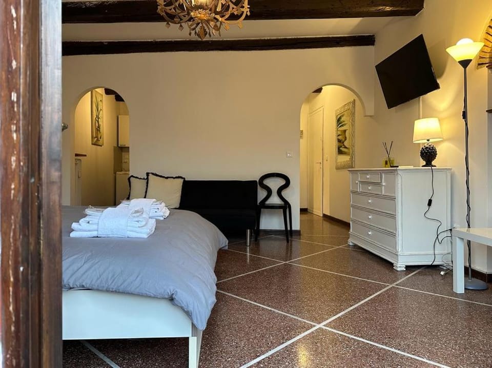 Bed, TV and multimedia, Bedroom, towels, wardrobe