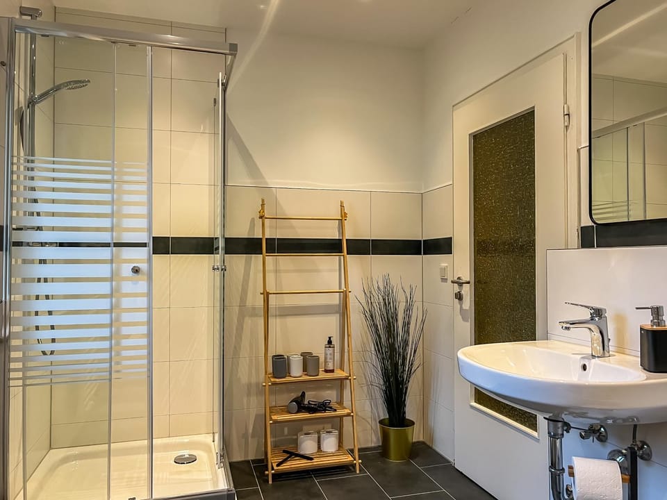 Shower, Bathroom, towels