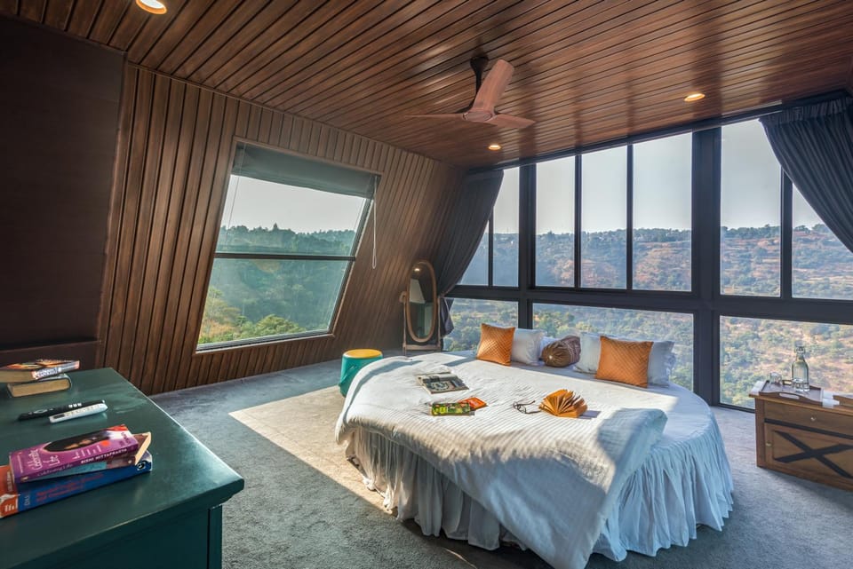 Bedroom, Mountain view