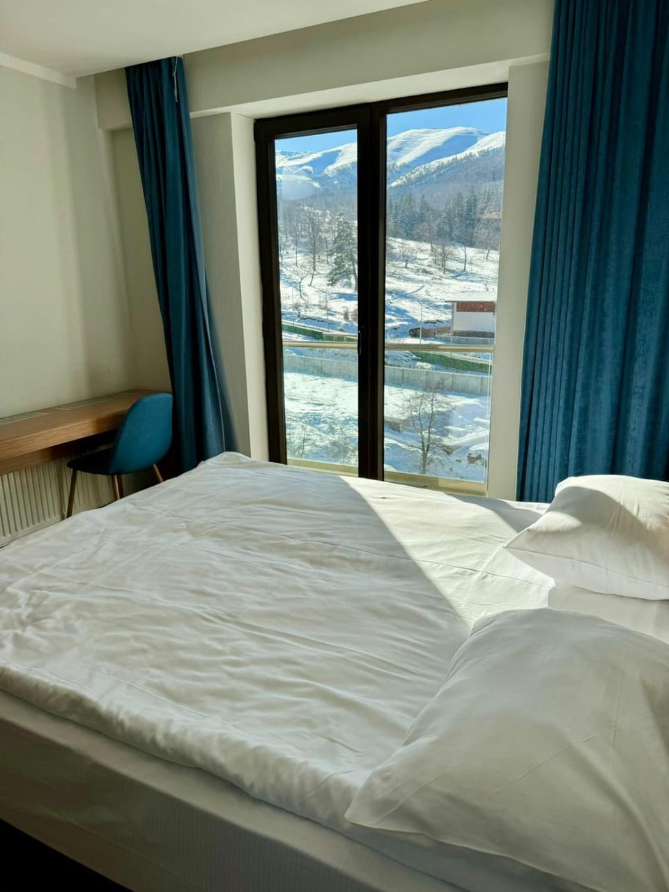 Bed, Mountain view