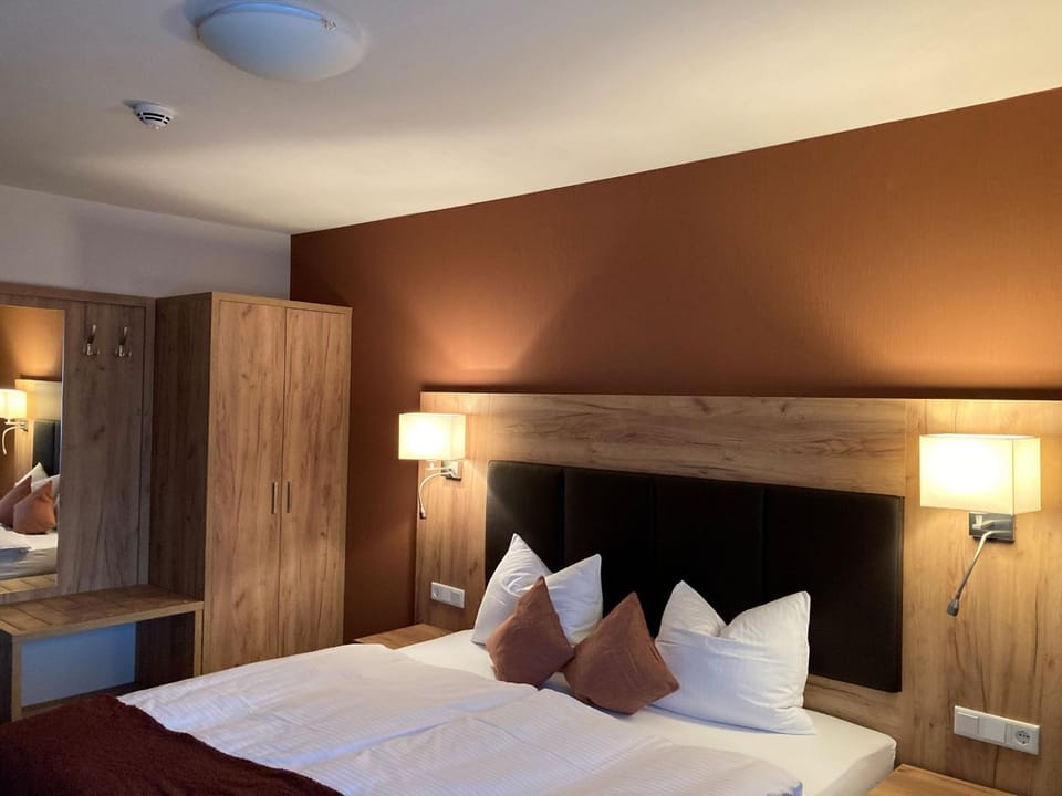 Bed, Photo of the whole room, wardrobe