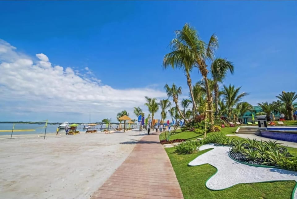 [Beachfront Seaview w Projector] 6-8 Pax, 3 Rooms. Apartment in Johor Bahru