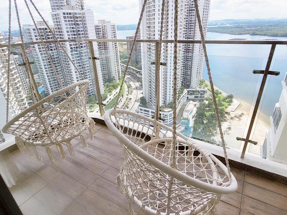 [Beachfront Seaview w Projector] 6-8 Pax, 3 Rooms. Apartment in Johor Bahru