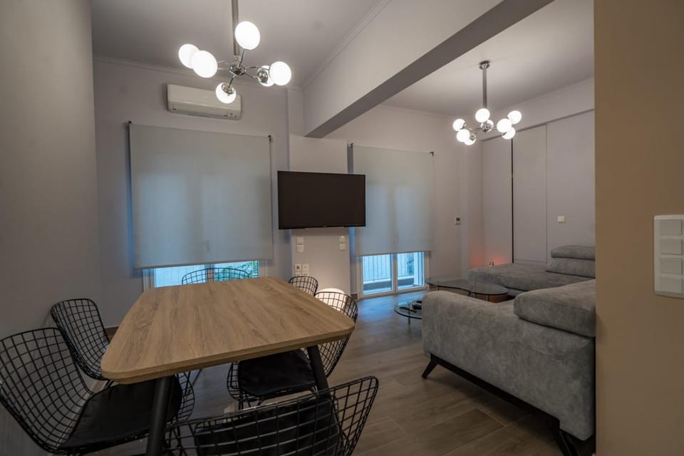 TV and multimedia, Living room, Photo of the whole room, Seating area, Dining area, Bedroom, air conditioner