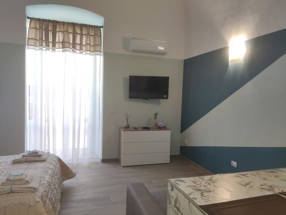 TV and multimedia, Living room, Photo of the whole room, Bedroom, air conditioner