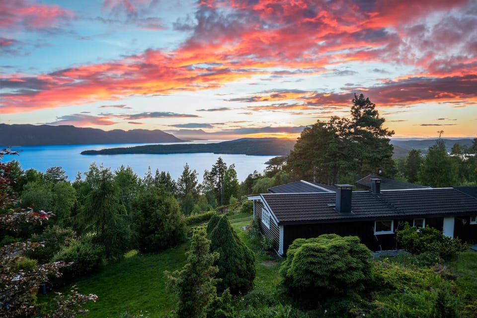 Property building, Natural landscape, Lake view, Mountain view, River view, Sunset