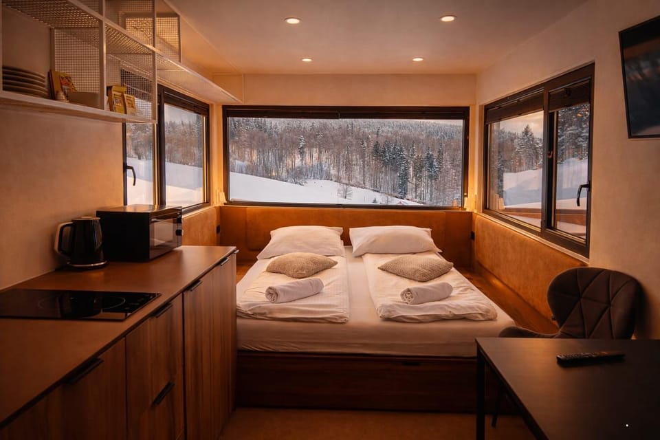 Bed, TV and multimedia, Kitchen or kitchenette, Photo of the whole room, Bedroom, towels