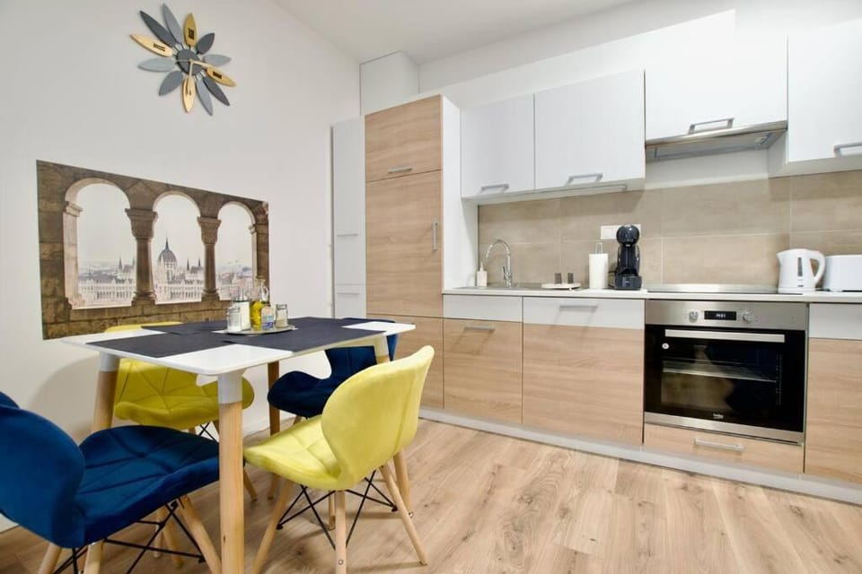 Kitchen or kitchenette, Living room, Dining area, pet friendly, stove