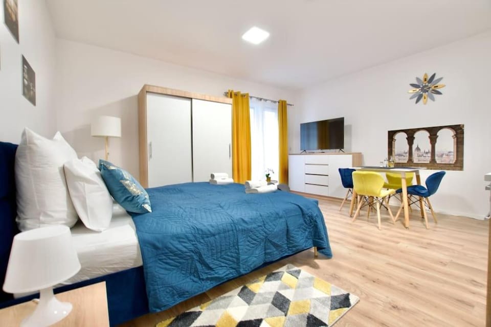 Bed, TV and multimedia, Living room, Bedroom