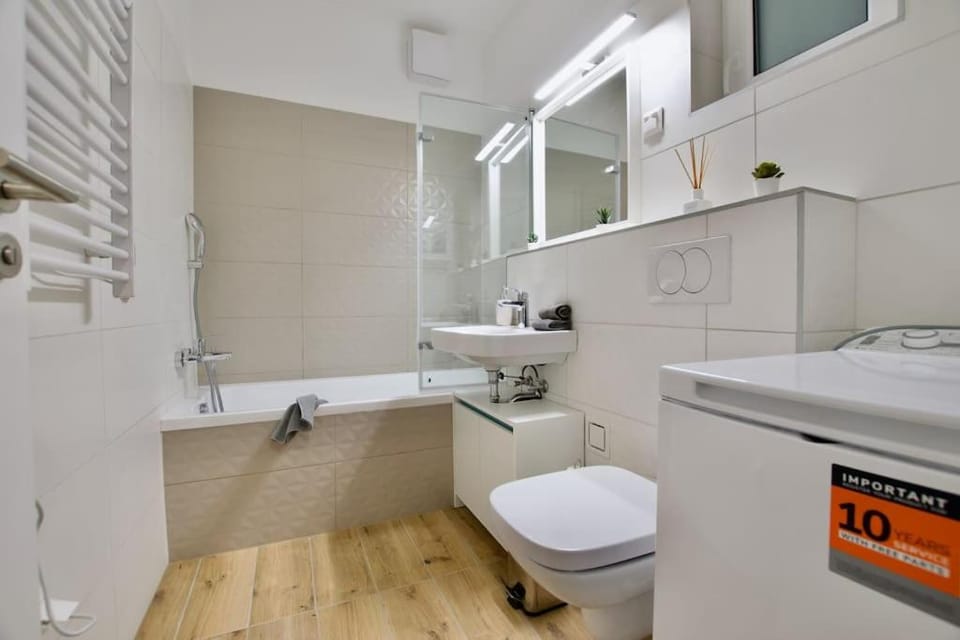 Shower, Toilet, Bathroom, Bath